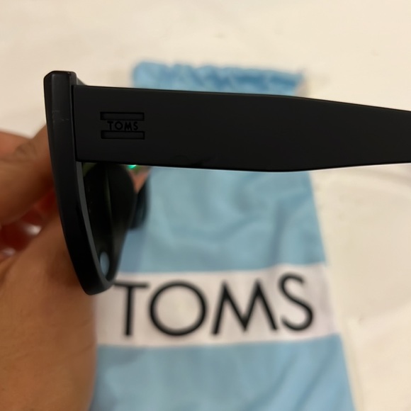 Toms Sunglasses - Picture 2 of 5